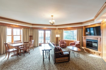 Premium Suite, Multiple Beds, Kitchenette