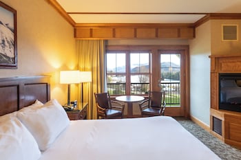 Premium Room, 1 King Bed, Fireplace, Lake View