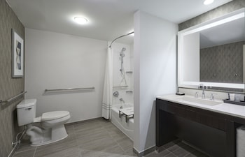 Room, 1 King Bed (Mobility/Hearing Accessible, Tub)