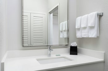 Room, 2 Queen Beds, Hearing Accessible (Accessible Bathtub)