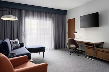 Suite, 1 Bedroom, Accessible Bathtub (Roll-in Shower)