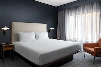 Suite, 1 Bedroom, Accessible Bathtub (Roll-in Shower)
