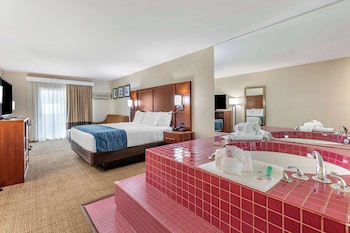 Deluxe Room, 1 King Bed with Sofa bed, Non Smoking, Hot Tub