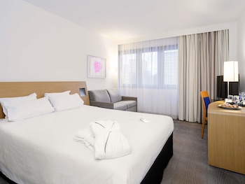 Executive Room with 1 Queen-Size Bed and a Sofa