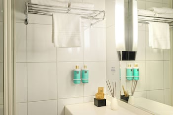 MyRoom: Your own Minka house with 1 Queen-Size Bed