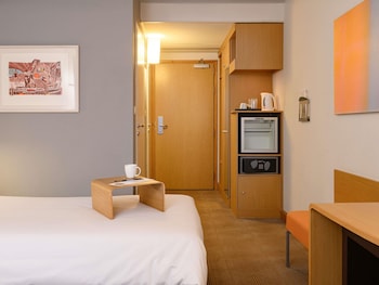 Standard Room with 2 Single Beds