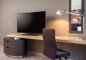 King Guest Room City Wing