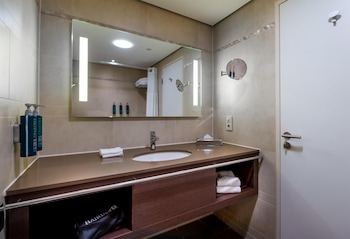 Twin Guest Room City Wing