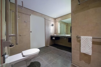 King Accessible Studio City Wing