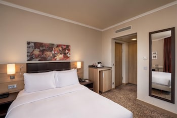Queen Guest Room City Wing