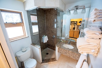 Standard Room, 2 Queen Beds, Kitchenette, Pool View