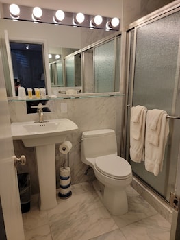 Standard Room, 1 Queen Bed