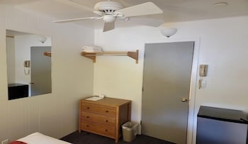 Economy Twin Room, 1 Double Bed (PRIVATE HOSTEL) (SHARED BATHROOM)