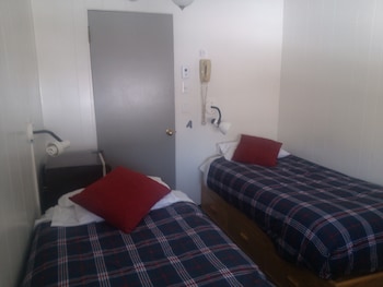 Economy Twin Room, 2 Twin Beds (PRIVATE HOSTEL) (SHARED BATHROOM)