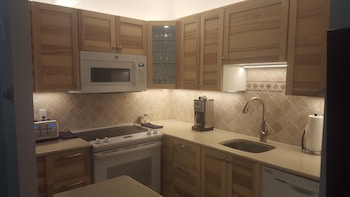 Standard Condo, 1 Bedroom, Kitchen