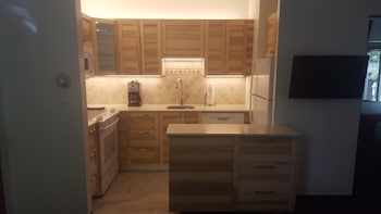 Standard Condo, 1 Bedroom, Kitchen