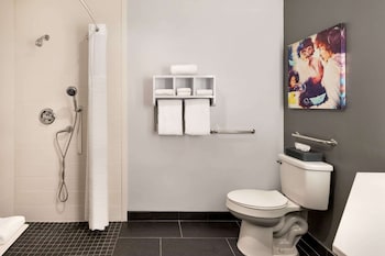 Room, 2 Queen Beds, Accessible, Non Smoking (Mobility Bathtub w/Grab Bars)