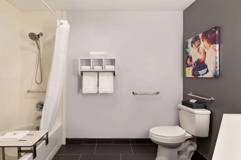 Room, 2 Queen Beds, Accessible, Non Smoking (Mobility Bathtub w/Grab Bars)