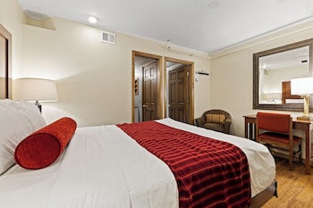 Suite, 3 Bedrooms