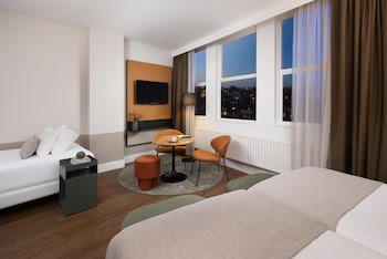 Standard Triple Room, City View