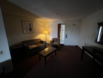Suite, 1 King Bed, Non Smoking