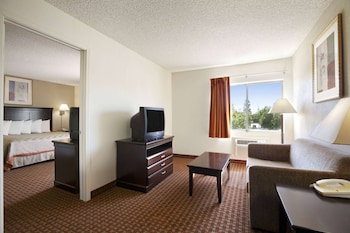 Suite, Non Smoking (2 Rooms, 1 King Bed)