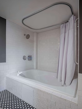 Suite, 1 King Bed (One Bedroom Loft Suite King)