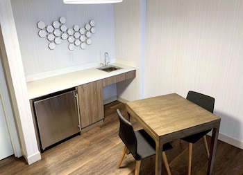 Suite, 1 King Bed, Accessible (Mobility Roll in Shower One Bedroom)