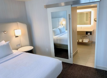 Executive Suite, 1 King Bed (One Bedroom Champion Suite King)