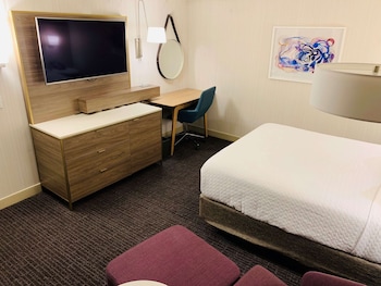 Deluxe Room, 2 Queen Beds (Deluxe - Two Queens)