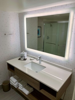 Deluxe Room, 1 King Bed