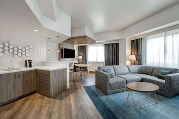 Superior Suite, 1 King Bed (One Bedroom Oakhurst Suite King)