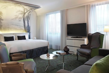 Junior Suite, 1 King Bed with Sofa bed, Tower