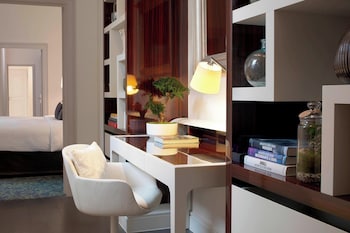 Suite, 1 King Bed (Garden View)