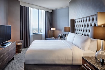 Suite, 2 Bedrooms, City View (Corner)