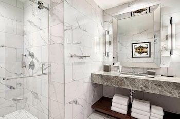 Premium, Larger Guest Room, 1 King, Canal Street View