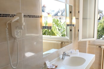 Superior Room, Multiple Beds, Non Smoking, Garden View
