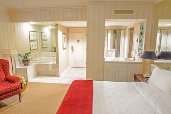 Classic Room, 1 King Bed (Spa King)