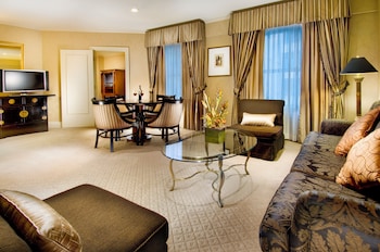 Executive Suite, 1 Queen Bed