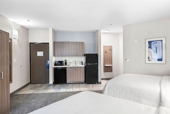Suite, Multiple Beds, Kitchenette