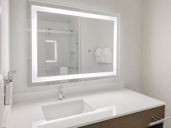 Suite, 1 King Bed, Kitchenette
