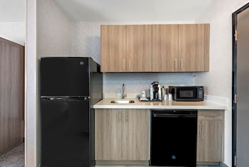 Suite, 1 King Bed, Kitchenette