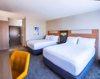 Standard Room, 2 Queen Beds, Roll-in Shower, Kitchenette