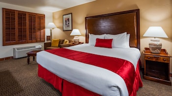 Standard Room, 1 King Bed, Non Smoking, Refrigerator & Microwave (with Sofabed)