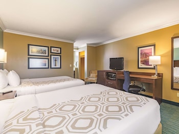 Deluxe Room, 2 Queen Beds, Non Smoking
