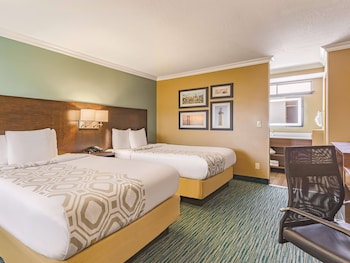 Deluxe Room, 2 Queen Beds, Non Smoking
