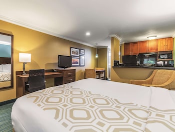 Superior Room, 1 King Bed, Non Smoking (Full Kitchen)