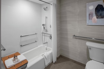 Executive Suite, 1 Bedroom, Tower (Mobility Accessible, Tub)