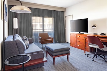 Suite, 2 Double Beds, Courtyard View (Hearing Accessible)