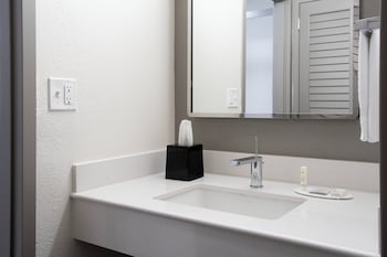 Room, 2 Queen Beds (Hearing Accessible)